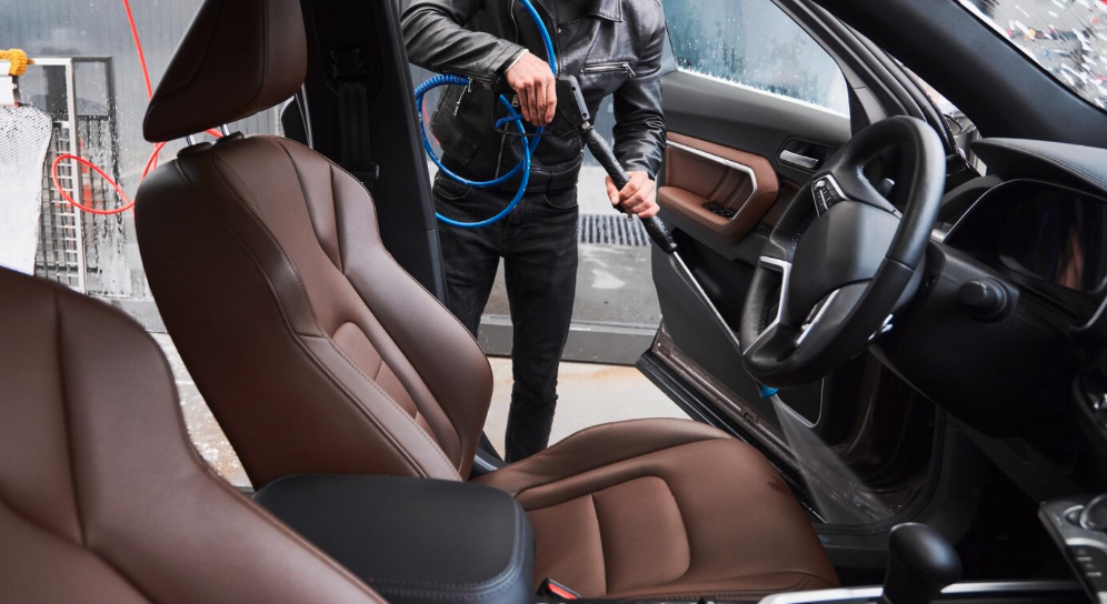 Kako Dubinsko Pranje Doprinosi Očuvanju Boje Automobila